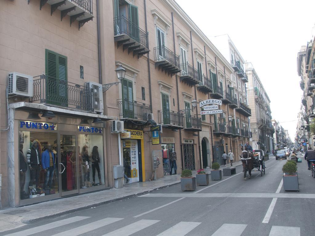 Affittacamere Vittoria Palermo Bagian luar foto