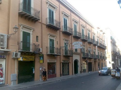 Affittacamere Vittoria Palermo Bagian luar foto